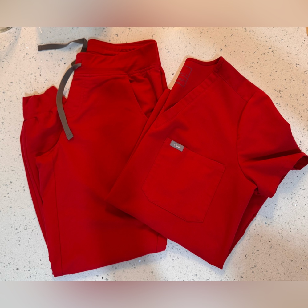 Figs Pop Red scrub set